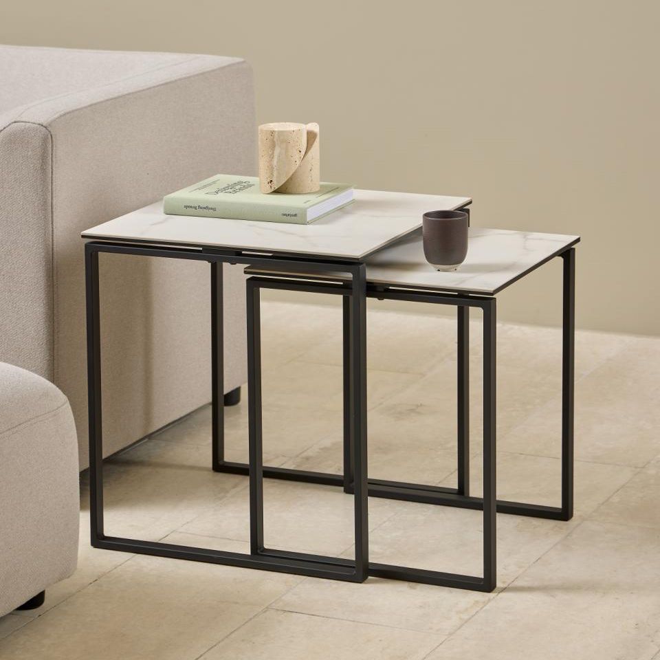 Ensemble de 2 tables d'appoint Nicola - céramique et acier - marbre