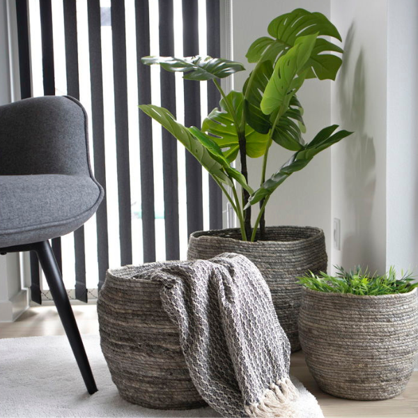 Set of 3 Grey Maize Leaf Baskets (Jeu de 3 paniers à feuilles en maïs gris)