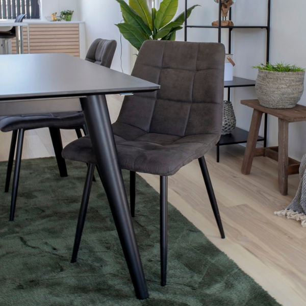 Chaise de salle à manger en microfibre grise avec pieds en acier noir