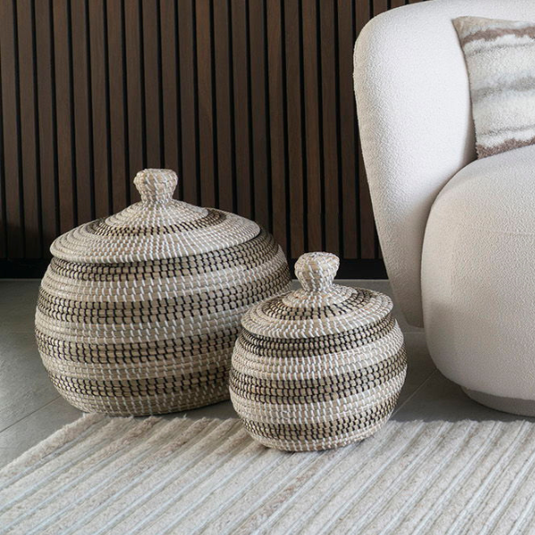 Set of 2 Seagrass Baskets - Natural/Black (Jeu de 2 paniers en gazon)