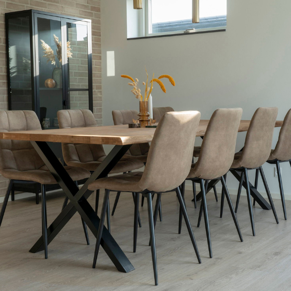 Table de salle à manger Toulon en chêne naturel avec bord ondulé