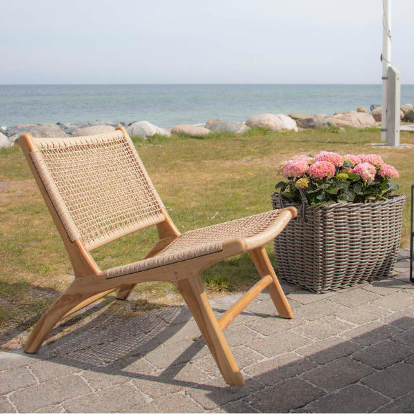 Chaise Derby : Polyrotin naturel avec pieds en bois de teck