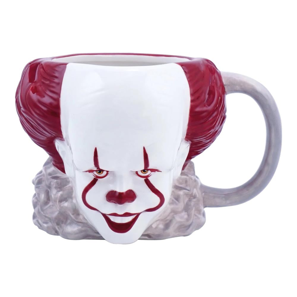 Il est une tasse en forme de pennywise